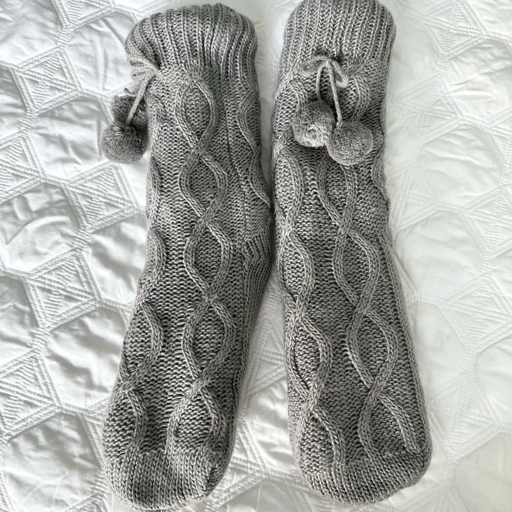Muk Luks Cable Knit Slipper Socks Gray L/XL – Warm & Cozy